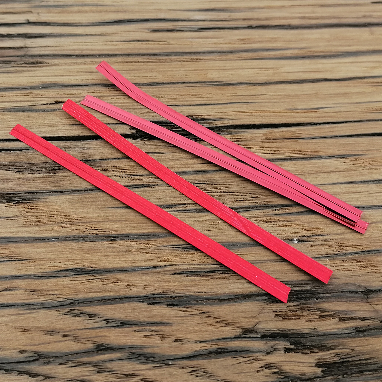 Sluitstrips rood traktatie zakjes Rode sluitstrips 8cm traktatiezakje