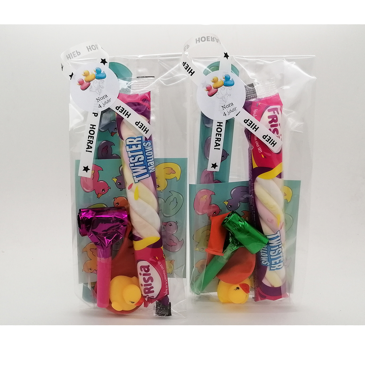 Traktatie 4 jaar er gaat er eendje naar de basisschool naamsticker Traktatie 4 jaar naamsticker badeendje basisschool