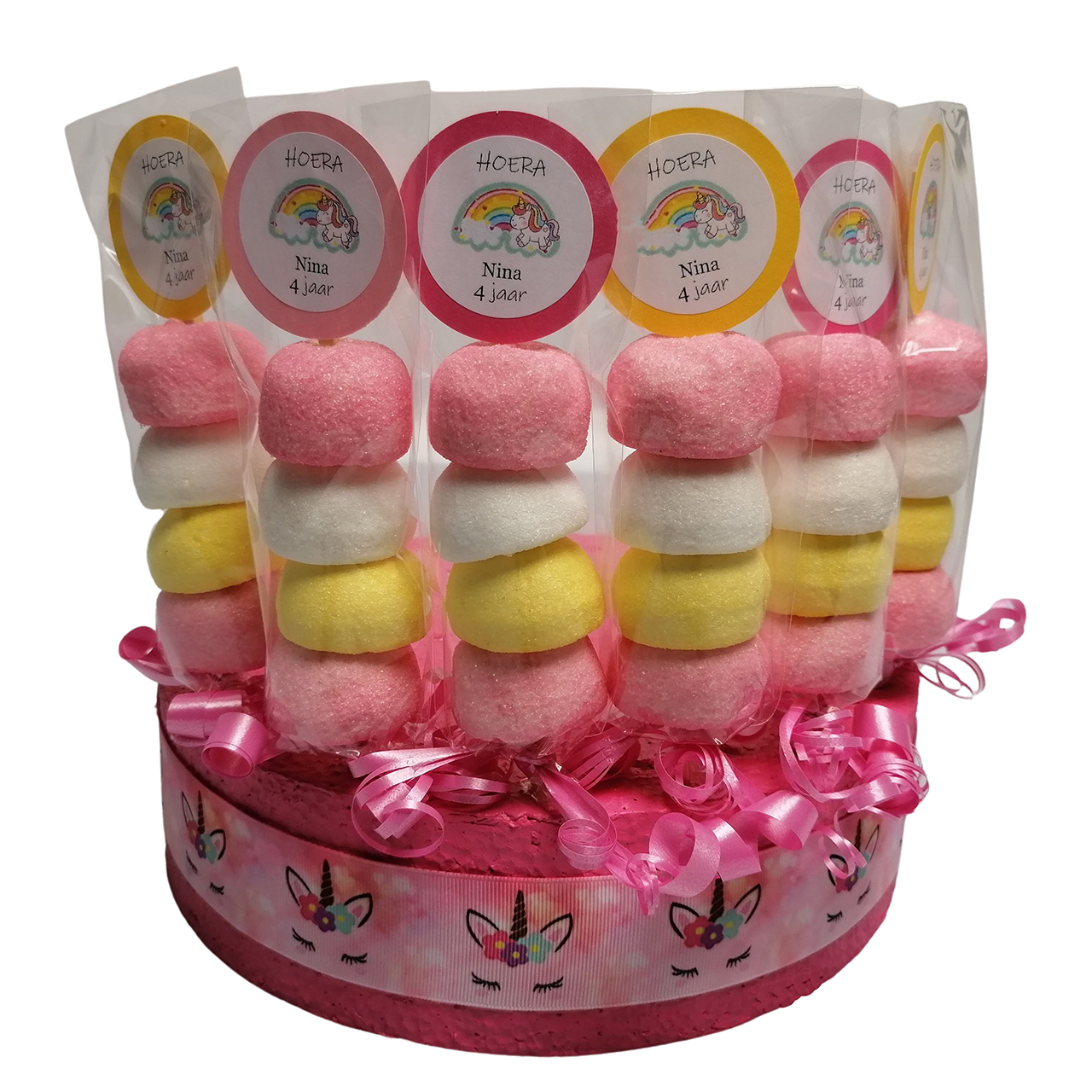 Eenhoorn snoeptaart spekbol prikkers roze geel met naam en leeftijd