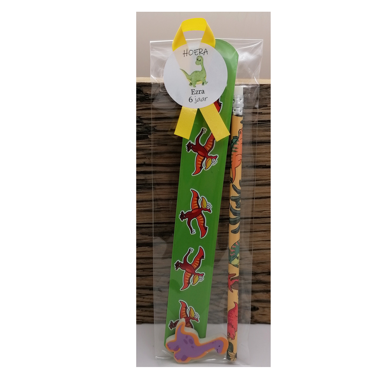 Poltood gum klaparmbandje trakteren op school dino thema klaparmband potlood gummetje traktaties dino