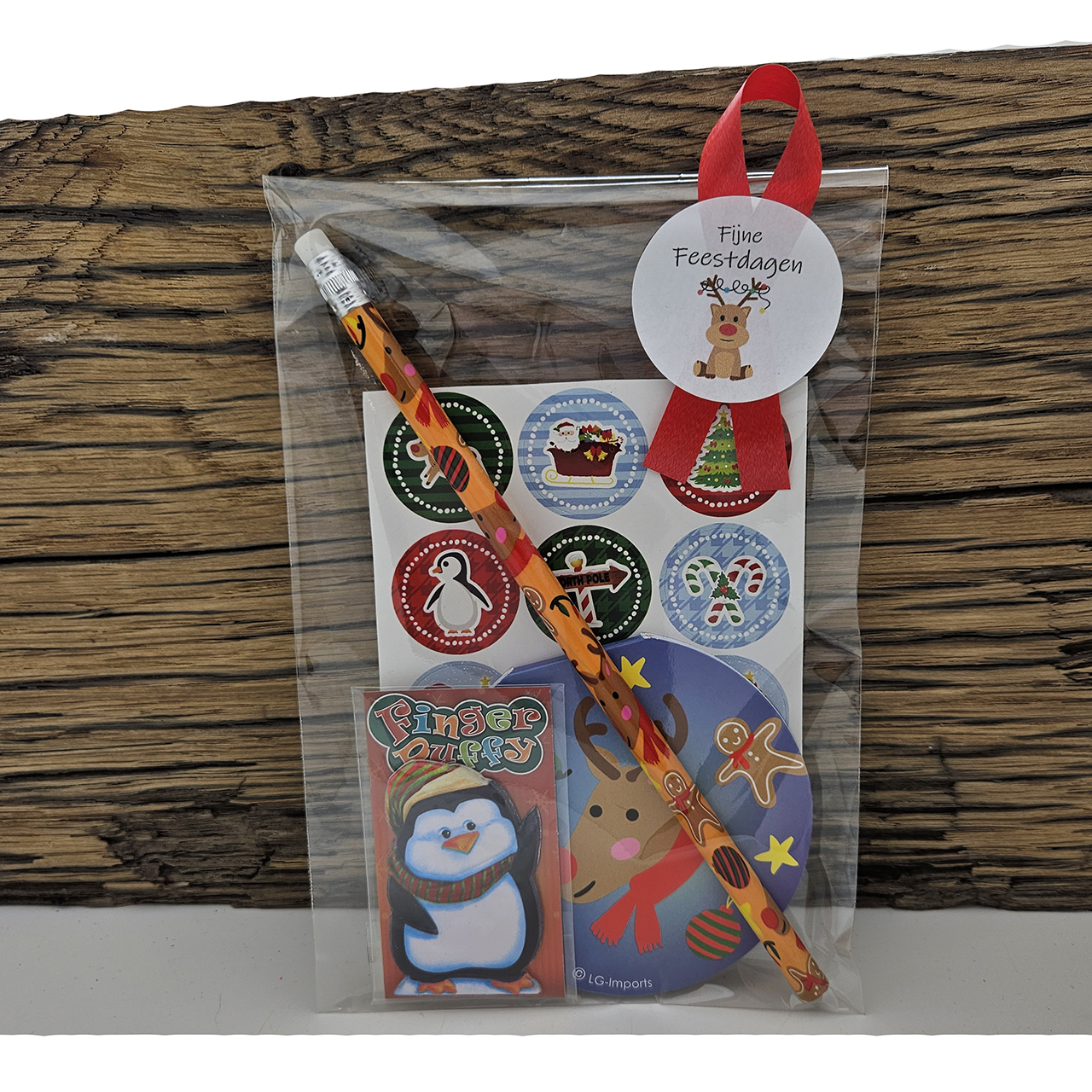 Kleine kerst cadeautjes uitdelen op school traktatie