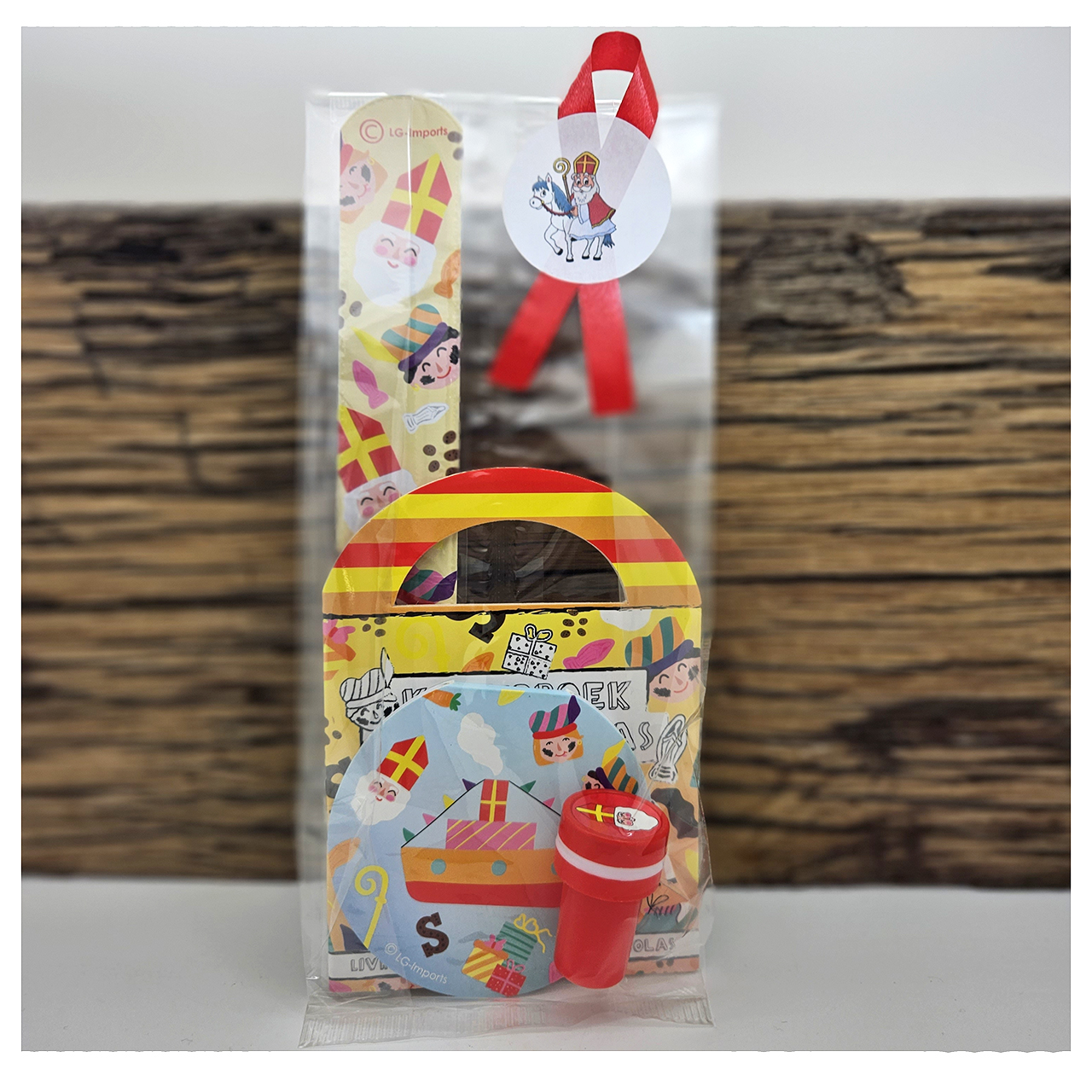 Sinterklaas uitdeelcadeautjes traktatie kant en klare schoencadeautjes Schoencadeautjes trakteren op school stempel klaparmband notitieboekje kleurboekje