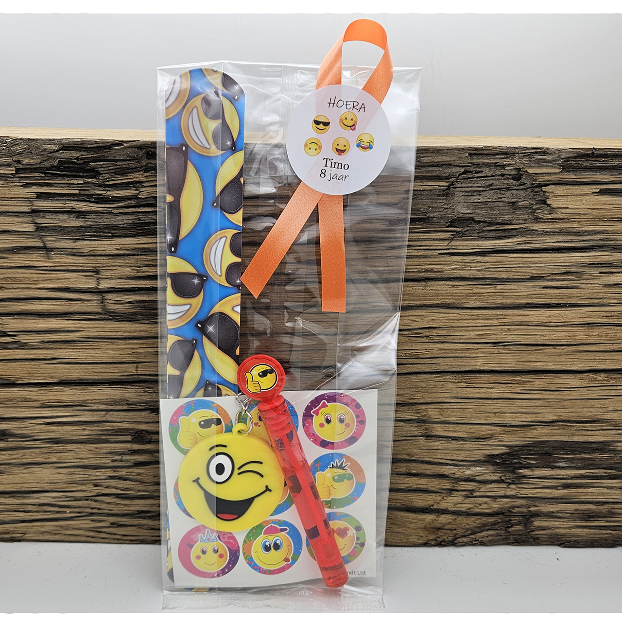 Emoji bellenblaas trakteren op school Smile traktatie cadeautjes kant en klaar uitdelen