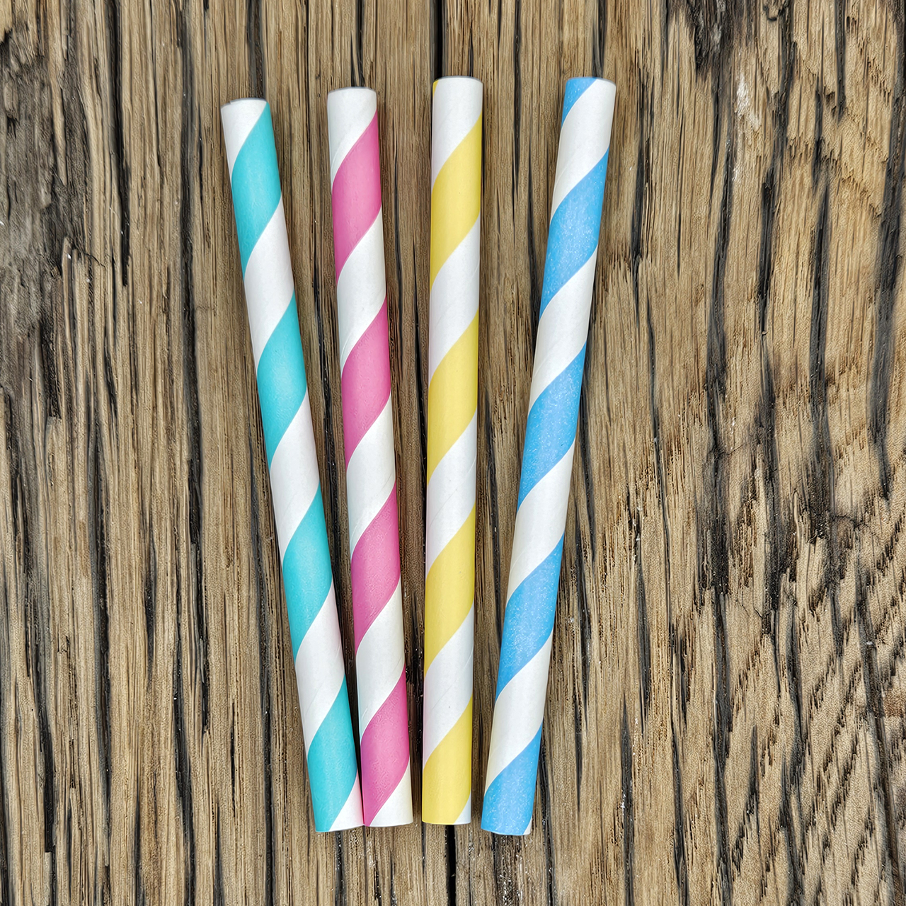 Gekleurde papieren rietjes Korte gestreepte papieren rietjes