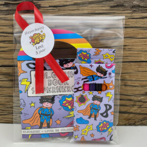 traktatie superhelden met potloden en klaurboekje.